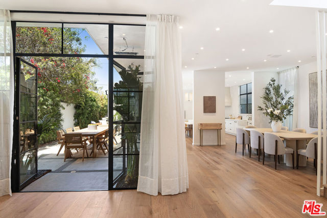 745 E Sunset Avenue, Venice CA: https://media.crmls.org/mediaz/f2429f20-3386-4343-b204-7cb7e8ba3c84.jpg