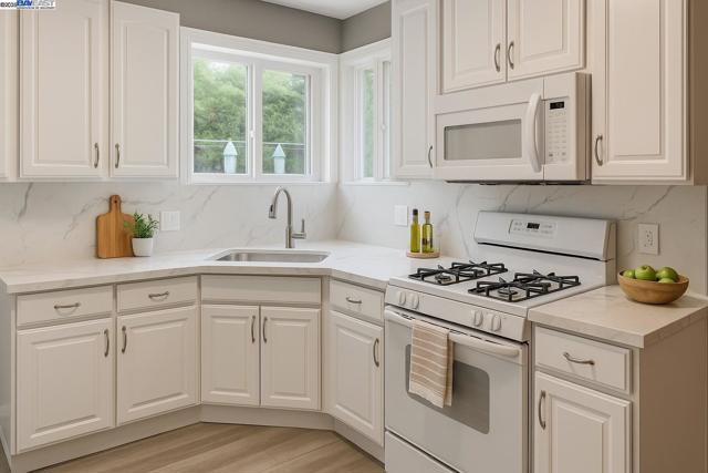 808 Martin Blvd, San Leandro CA: https://media.crmls.org/mediaz/f242b5cd-ceb9-4c1f-9bcc-a0579f64e300.jpg