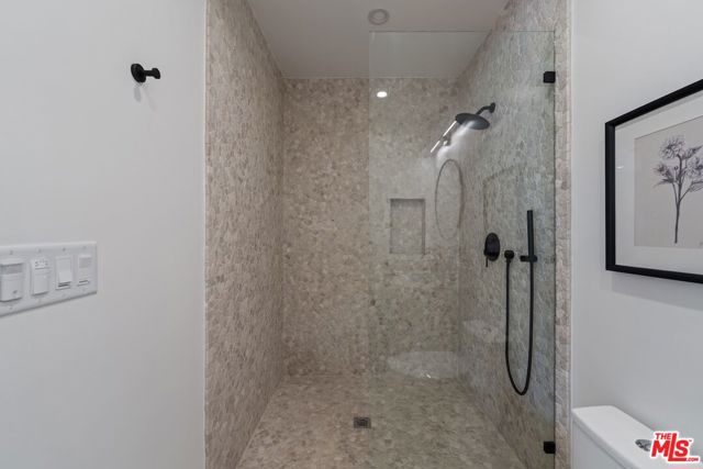 8819 Evanview Drive, Los Angeles CA: https://media.crmls.org/mediaz/f242cbf3-c9c4-4c77-88cb-2b3e53cd938b.jpg