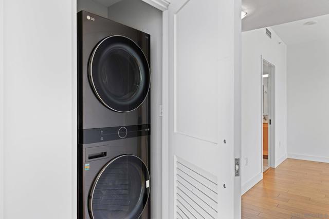 700 W E St, San Diego CA: https://media.crmls.org/mediaz/f2431bbf-8db8-432c-b828-79ab18995cb6.jpg