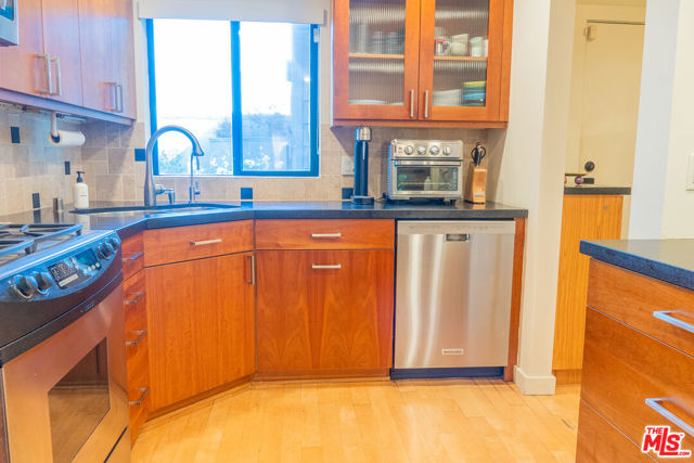 880 Hilldale Avenue, West Hollywood CA: https://media.crmls.org/mediaz/f2432271-f76e-4be6-905a-dab6348d1c46.jpg
