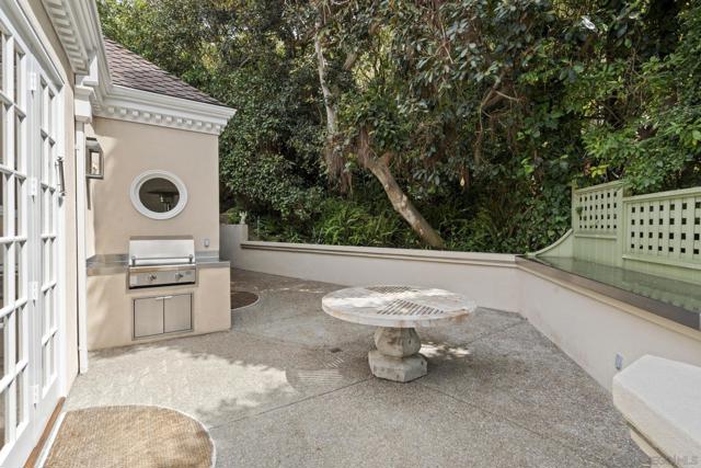 7612 Hillside Dr, La Jolla CA: https://media.crmls.org/mediaz/f2441af0-ebd3-403f-8f17-c6fb4db82ec4.jpg