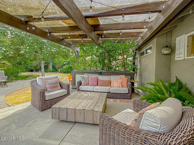 1888 El Monte Drive, Thousand Oaks CA: https://media.crmls.org/mediaz/f2442707-8746-4984-bb6f-bf7f1a8484cf.jpg