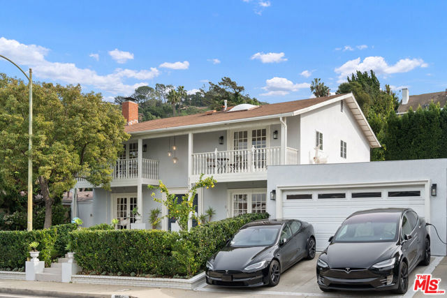 3156 Dona Emilia Drive, Studio City CA: https://media.crmls.org/mediaz/f2442c98-0ce2-4fd3-b834-3a3b4dd0d8ed.jpg