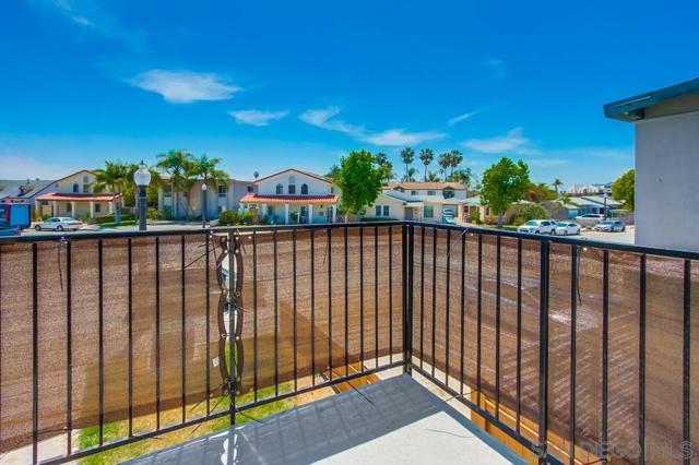 4527 Contour Blvd., San Diego CA: https://media.crmls.org/mediaz/f24441dc-a588-454d-948d-2518c81e6ff4.jpg