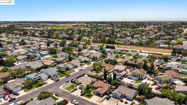 53 Zinfandel Ct, Oakley CA: https://media.crmls.org/mediaz/f2448b35-0d70-426d-a732-5fdac7a15810.jpg