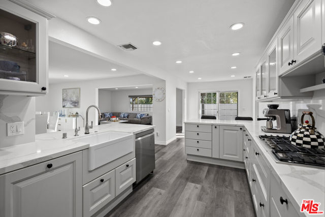 18352 Donmetz Street, Porter Ranch CA: https://media.crmls.org/mediaz/f24494e8-9725-4bfc-add4-11539ddc5f0b.jpg