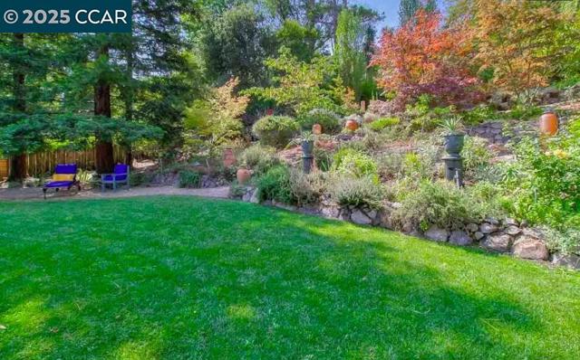 53 Knickerbocker Ln, Orinda CA: https://media.crmls.org/mediaz/f244ab94-8424-4f94-9e02-ca997ddf10be.jpg
