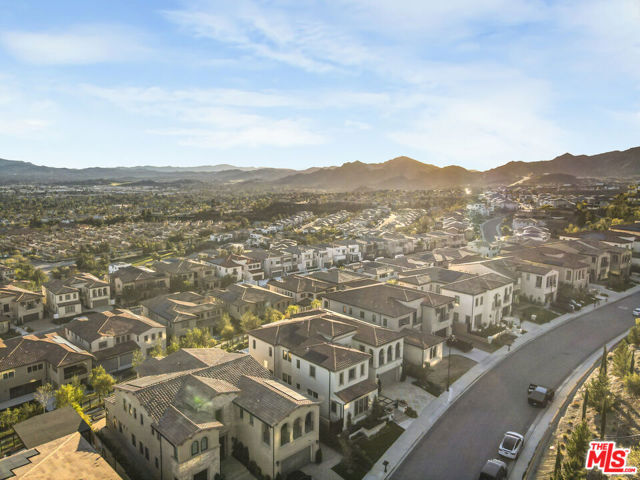 20254 Liverpool Way, Porter Ranch CA: https://media.crmls.org/mediaz/f2455867-c97c-4a9c-a90a-57a8c661be1c.jpg