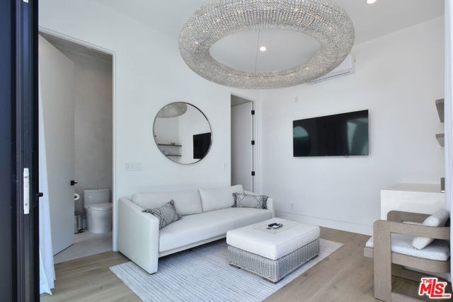 5316 Lennox, Sherman Oaks CA: https://media.crmls.org/mediaz/f246a281-3652-4c54-80e1-6846ba095950.jpg