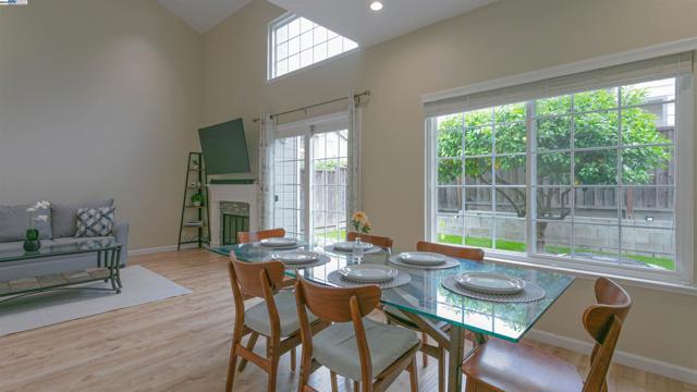 37076 Saint Edwards St, Newark CA: https://media.crmls.org/mediaz/f246d7b6-0a38-40aa-ac17-cd1d32fe8ef0.jpg