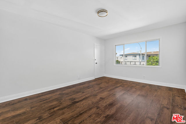 4777 San Vicente Boulevard, Los Angeles CA: https://media.crmls.org/mediaz/f2481e2d-9217-4154-b735-395df5b740e8.jpg