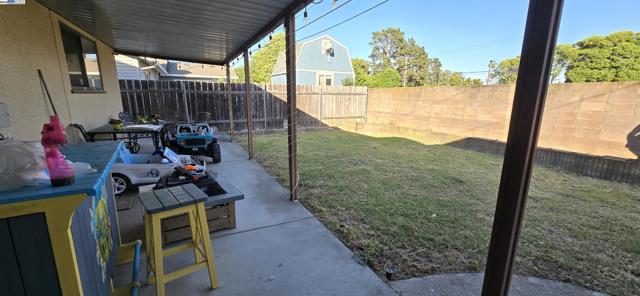 1661 Minnesota St, Fairfield CA: https://media.crmls.org/mediaz/f248c109-06ac-425e-a706-47885cea7010.jpg