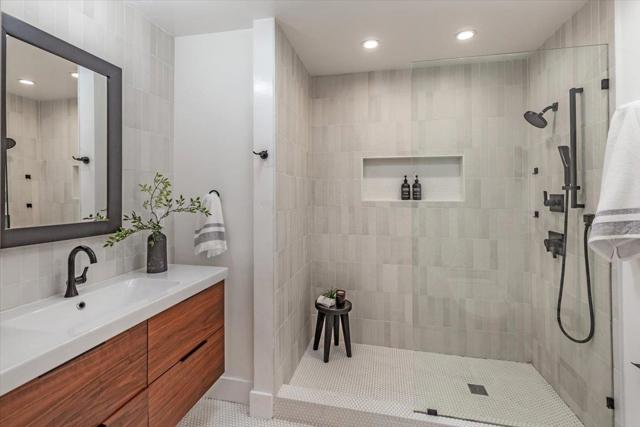 17951 Mountain Charlie Road, Los Gatos CA: https://media.crmls.org/mediaz/f2492e13-1a7a-4809-8623-76da9c795826.jpg