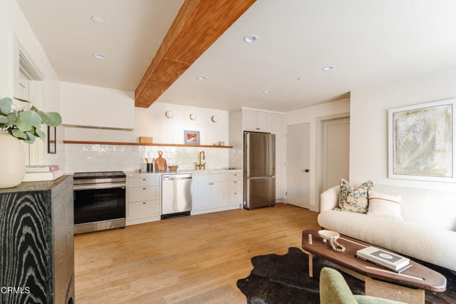 Detail Gallery Image 5 of 17 For 2612 Marathon St #1/4,  Los Angeles,  CA 90026 - 2 Beds | 2 Baths