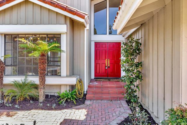 1211 Countrywood Lane, Vista CA: https://media.crmls.org/mediaz/f2495225-b30b-450f-be69-60aebd737c4d.jpg