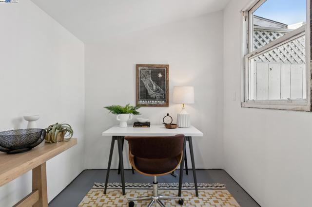 951 Madison St, Albany CA: https://media.crmls.org/mediaz/f249cd2f-9276-432f-bbb3-3c4731e4804c.jpg