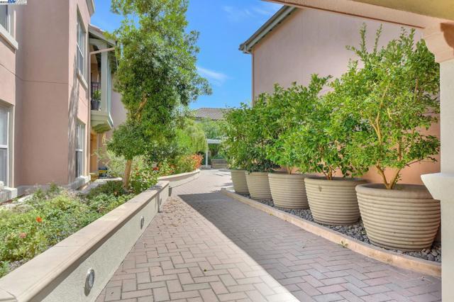 20500 Town Center Ln, Cupertino CA: https://media.crmls.org/mediaz/f249e7c9-0a3d-4fae-ac7a-aeee35aa4971.jpg