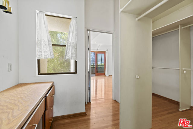 3740 Multiview Drive, Los Angeles CA: https://media.crmls.org/mediaz/f24b529c-0543-4904-a957-0019b58c72d7.jpg