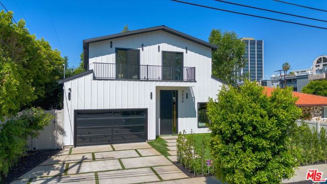 4535 Haskell Avenue, Encino CA: https://media.crmls.org/mediaz/f24c4c67-c0f8-470c-9295-da2cfa958804.jpg