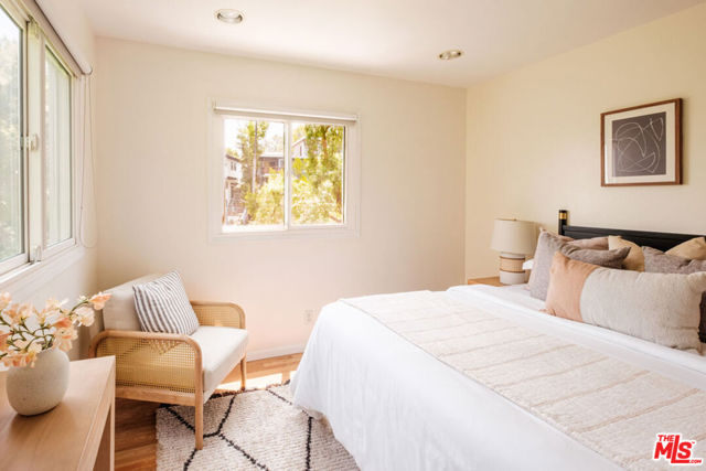 980 Oneonta Drive, Los Angeles CA: https://media.crmls.org/mediaz/f24c99a1-d854-42af-9d70-4e982d32090c.jpg