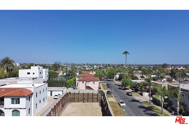 1569 S Orange Grove Avenue, Los Angeles CA: https://media.crmls.org/mediaz/f24cd4ad-7b96-4f87-a6f5-6182256c8d27.jpg