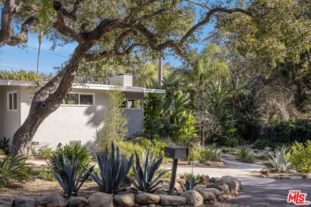 1009 Holly Road photo 1