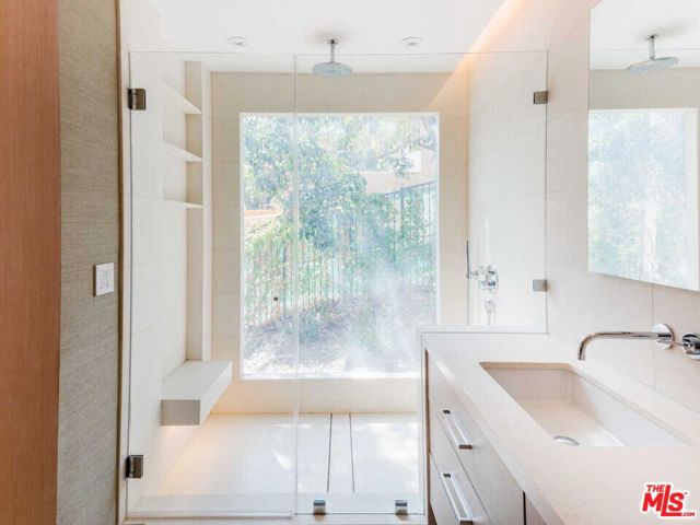 3279 Ledgewood Drive, Los Angeles CA: https://media.crmls.org/mediaz/f24d6a7f-1220-43e8-a195-1e3148468ee2.jpg