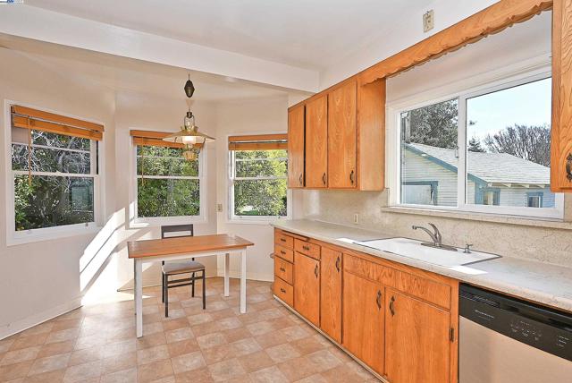 Image 14 of 51 For 181 Lewelling Blvd