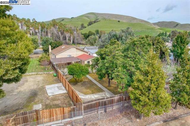 37391 Mission Blvd, Fremont CA: https://media.crmls.org/mediaz/f24e054f-f963-46d7-9b60-329e19e2b735.jpg
