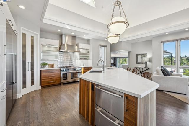 11 Leslyn Lane, Lafayette CA: https://media.crmls.org/mediaz/f24e1368-eb4c-40b0-9bd9-15737650898c.jpg