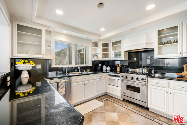 Drew Fenton | 26174 Pacific Coast Highway Malibu CA | MLS: 7392193 Drew Fenton | 26174 Pacific Coast Highway Malibu CA | MLS: 7392193