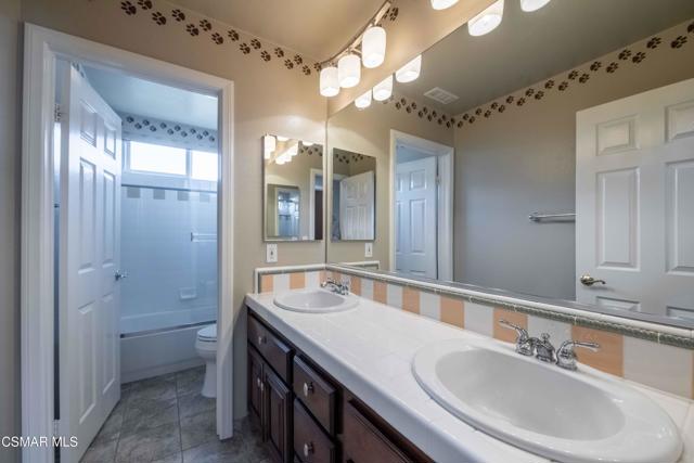 3194 Sunset Hills Boulevard, Thousand Oaks CA: https://media.crmls.org/mediaz/f24e9562-7f2a-43ad-9dda-21a0be1eaddf.jpg