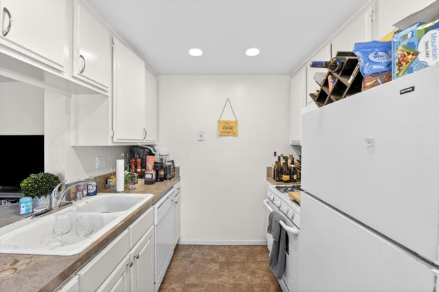 Image 19 of 22 For 48314 Stewart Drive J2