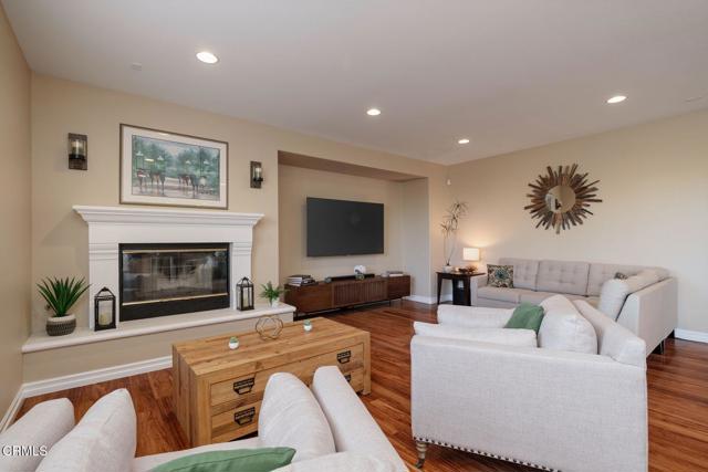 664 Corte Regalo, Camarillo CA: https://media.crmls.org/mediaz/f24f2032-4964-40df-b476-df8a5908d513.jpg