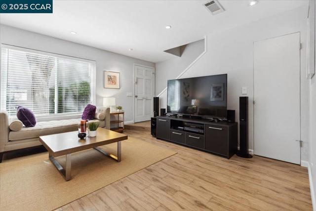 1237 Pine Creek Way, Concord CA: https://media.crmls.org/mediaz/f24f24bd-26ef-45a1-9318-29c2ac6f0da4.jpg