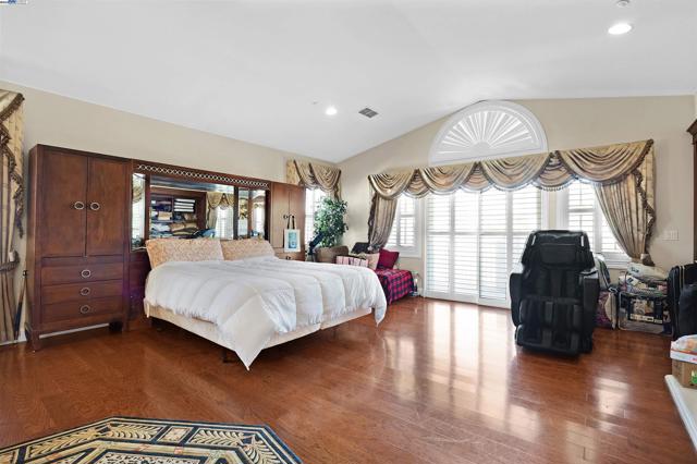 6013 Kingsmill Ter, Dublin CA: https://media.crmls.org/mediaz/f24fba8e-4d22-4bfa-aae1-6e63cb8fddd1.jpg