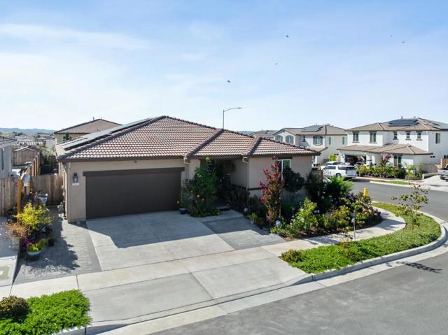 2141 Wildflower Drive, Hollister CA: https://media.crmls.org/mediaz/f24fc1fc-19e8-4ad2-894c-8a3dc94a442d.jpg