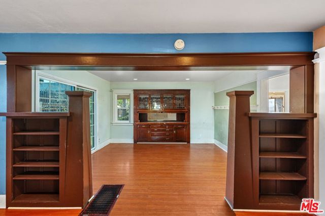4812 Arlington Avenue, Los Angeles CA: https://media.crmls.org/mediaz/f24fc7c5-79f4-476e-84ad-73425c19a2f0.jpg