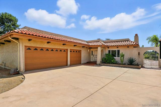 4343 Avenida Gregory, Spring Valley CA: https://media.crmls.org/mediaz/f250e18c-34e6-4018-b45d-c9cceed2b160.jpg