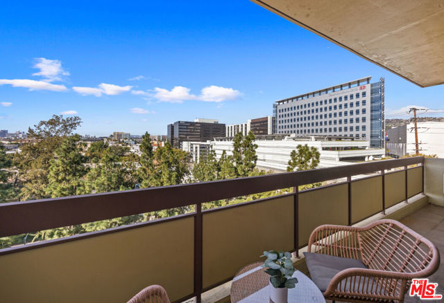 321 S San Vicente Boulevard, Los Angeles CA: https://media.crmls.org/mediaz/f250f8bf-43f8-4a23-ad42-3ab6ea107e72.jpg