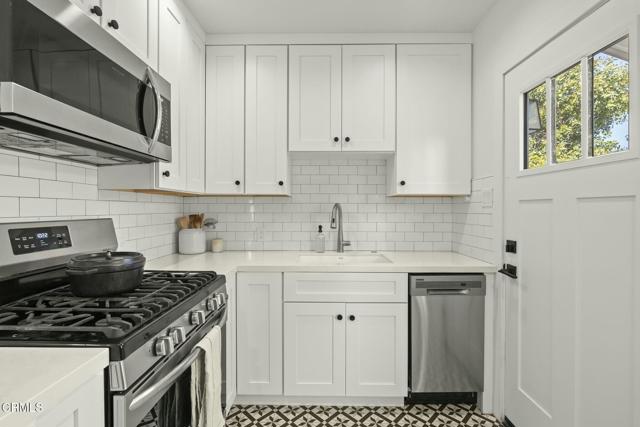 295 297 Estrella Street, Ventura CA: https://media.crmls.org/mediaz/f25173e0-d3eb-454c-b942-f21cd1f2949e.jpg