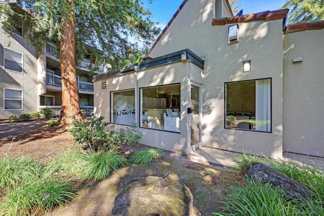 1087 Murrieta Blvd, Livermore CA: https://media.crmls.org/mediaz/f2518704-84bd-4baf-90f9-f2701c7c25c3.jpg