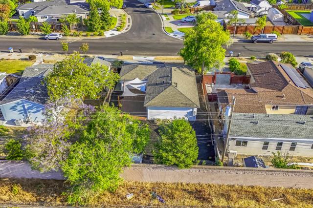 1563 Rebel Way, San Jose CA: https://media.crmls.org/mediaz/f2519167-8b05-4f94-a70d-0bf95521ebd8.jpg