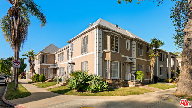 4196 5th Avenue, Los Angeles CA: https://media.crmls.org/mediaz/f251c876-7343-4ef4-ab62-e142d640a9ae.jpg