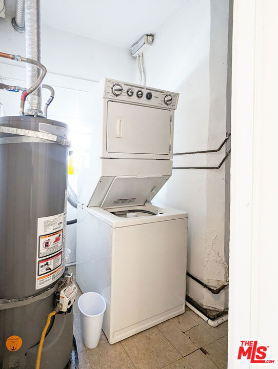 433 W 4TH Street, Long Beach CA: https://media.crmls.org/mediaz/f251fc8c-4a8a-4b6f-a2c8-958489f5c87b.jpg