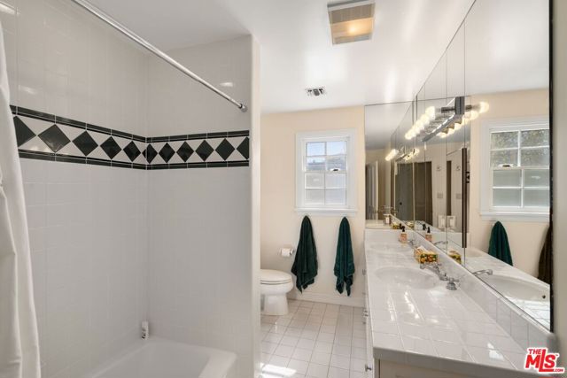 444 Loring Avenue, Los Angeles CA: https://media.crmls.org/mediaz/f2525797-d1de-449e-9589-32a83fc39c0c.jpg