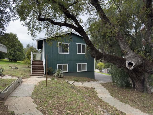 30825 Valley Center Drive, Valley Center CA: https://media.crmls.org/mediaz/f25268c4-fb80-4fee-965a-7986ea62c2a6.jpg