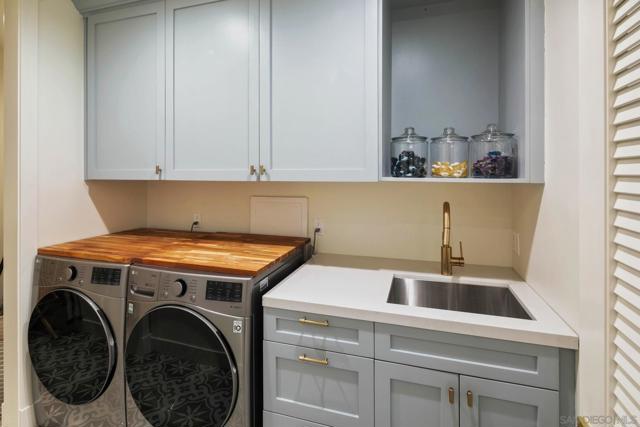 552 G Avenue, Coronado CA: https://media.crmls.org/mediaz/f25279a5-102a-44bf-852d-2cf490a8906a.jpg