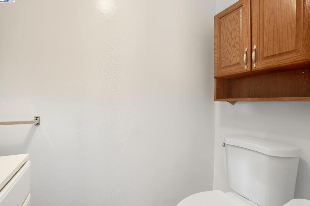 https://media.crmls.org/mediaz/f2528118-ded4-4ca5-a229-58062f81090a.jpg?preset=X-Large
